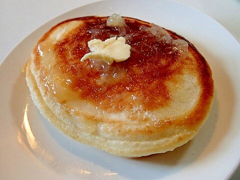 桃ジャムとマーガリンのバニラ香るホットケーキ